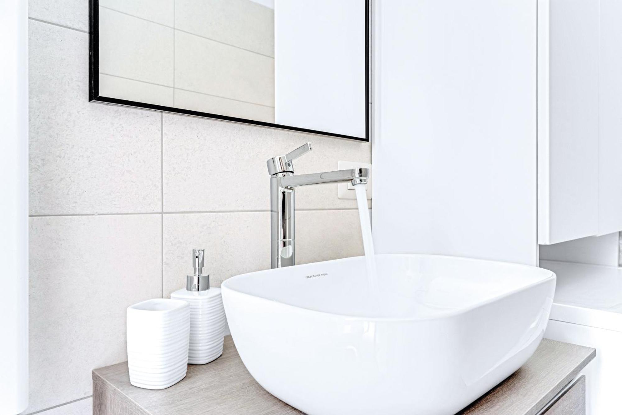 10 Min Duomo Free Parking Wifi Ac Apartment Milan Luaran gambar